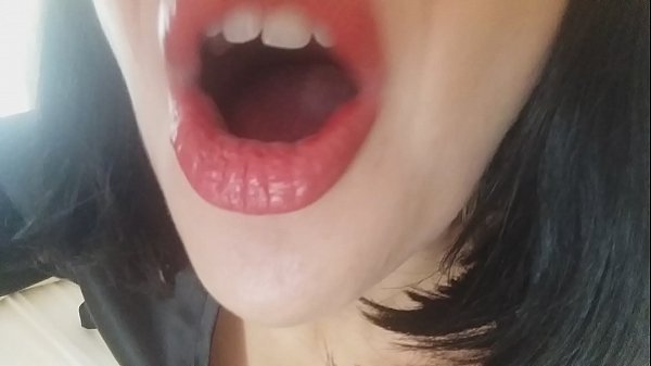 Kulta, äitipuolesi ei päästä sinua tänään kouluun... Tarvitsen sinua liikaa...