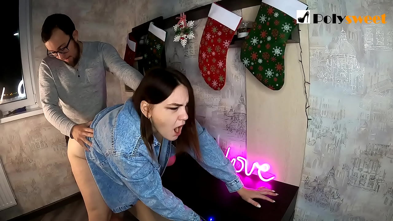 Kaveri nautti nussimalla nättiä poninhäntäistä tyttöä perseeseen suullaan ja kalullaan